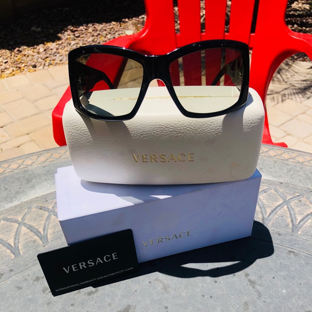 Versace women’s sunglasses. Authentic